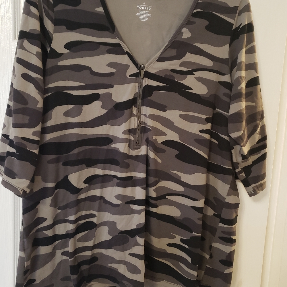 Torrid, size four camo zip up shirt